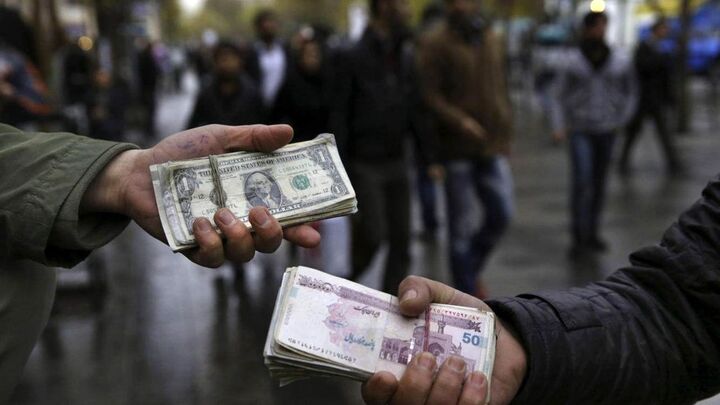 سبقت عرضه ارز از تقاضا در بازار، بدون کاهش قیمت | چرا حذف ارز ترجیحی کار ساز نشد؟ سبقت عرضه ارز از تقاضا در بازار، بدون کاهش قیمت | چرا حذف ارز ترجیحی کار ساز نشد؟