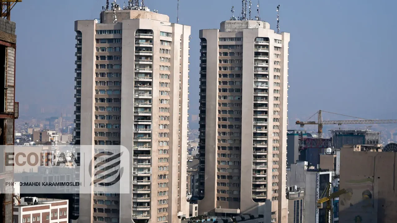 بازگشت قیمت دلاری مسکن به بالای ۱۳۰۰ دلار؛ آیا بازار وارد فاز جدید شده است؟ بازگشت قیمت دلاری مسکن به بالای ۱۳۰۰ دلار؛ آیا بازار وارد فاز جدید شده است؟