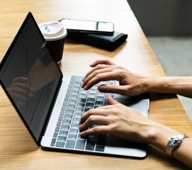 مذاکره با دستگاه‌ها برای توسعه صادرات محصولات فریلنسرها