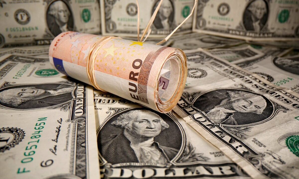 ابهام در سرنوشت میلیاردها دلار ارز صادراتی / چرا دلارها به مسیر رسمی برنمی‌گردند؟