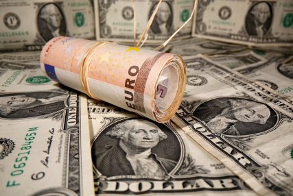 ابهام در سرنوشت میلیاردها دلار ارز صادراتی / چرا دلارها به مسیر رسمی برنمی‌گردند؟