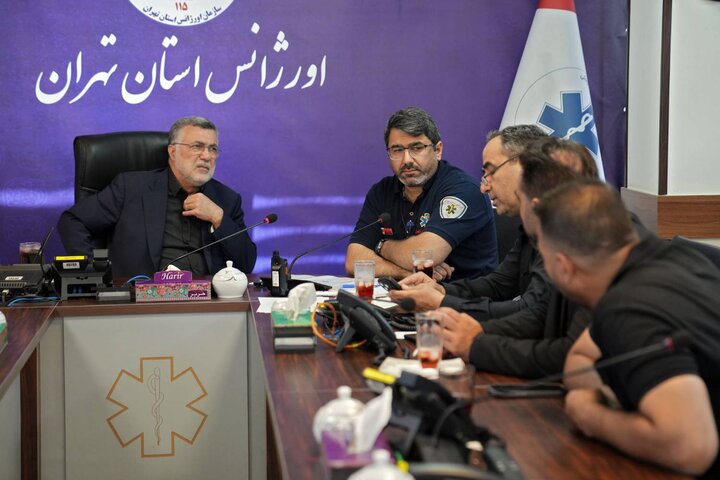 حضور ظفرقندی در مرکز هدایت عملیات بحران اورژانس حضور ظفرقندی در مرکز هدایت عملیات بحران اورژانس