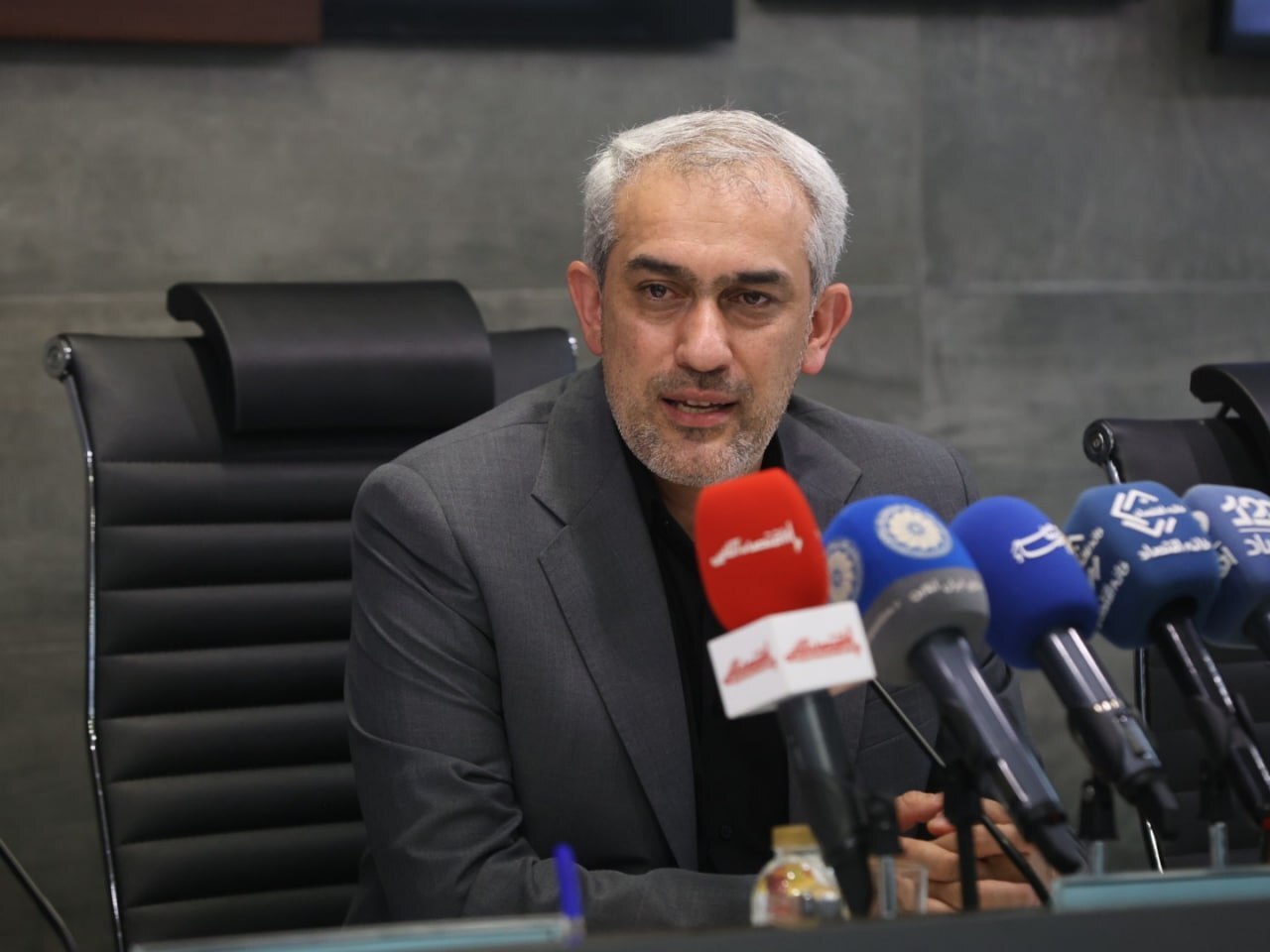 مدنیزاده: روش فعلی قیمتگذاری دارو پاسخگو نیست | همتی: محدودیت بانکی صادرکنندگان عراق رفع میشود مدنیزاده: روش فعلی قیمتگذاری دارو پاسخگو نیست | همتی: محدودیت بانکی صادرکنندگان عراق رفع میشود