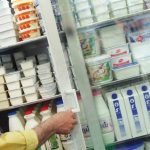 فروش انواع لبنیات با قیمت‌های متفاوت و بعضا بالاتر از نرخ مصوب